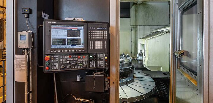 5-осевой обрабатывающий центр OKUMA VTM 2000 YB