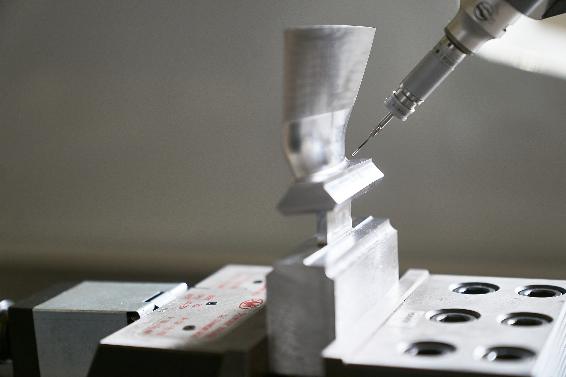 Метрологическая служба | АО «НЗЛ»